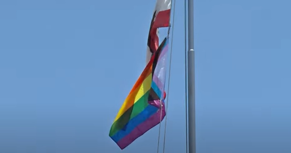 САЩ свалят знамената на LGBT от институциите