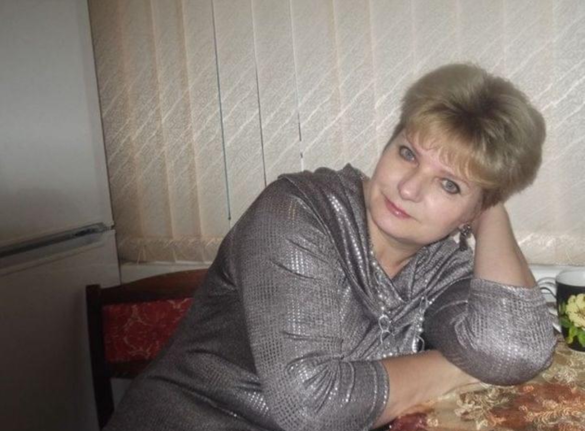 На 62 години съм, разведена от доста време и се чувствам много самотна. Започнах връзка с красив 49-годишен, но той поиска немислимото