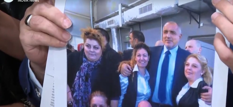 Асен Василев показа снимки на Борисов с фирмата на жената, подала сигнала срещу кмета на Варна