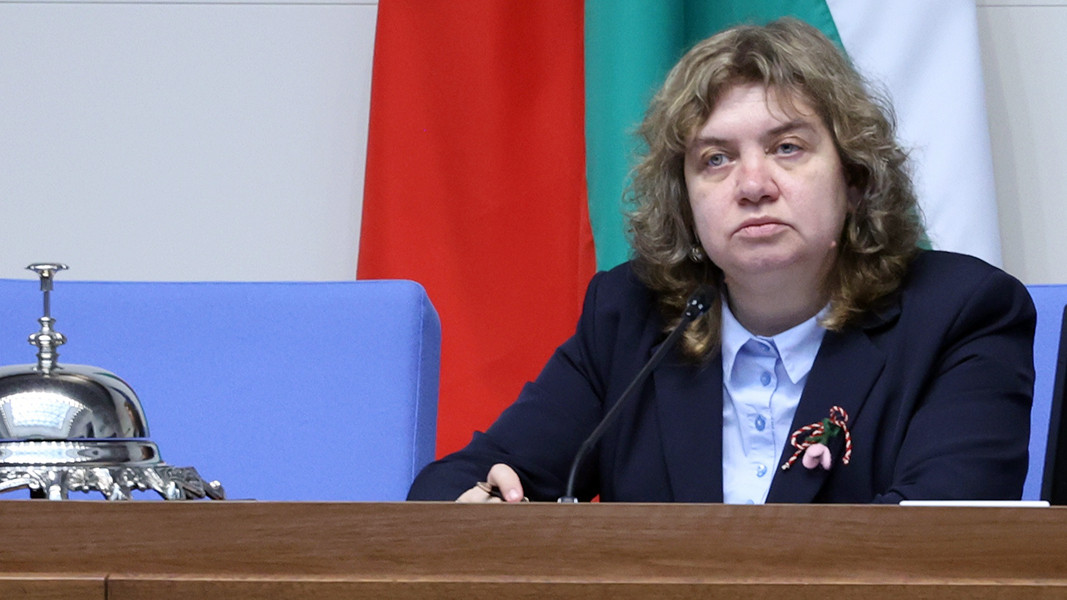 Скандалът стана лавина: Лъже ли Наталия Киселова за самолета?