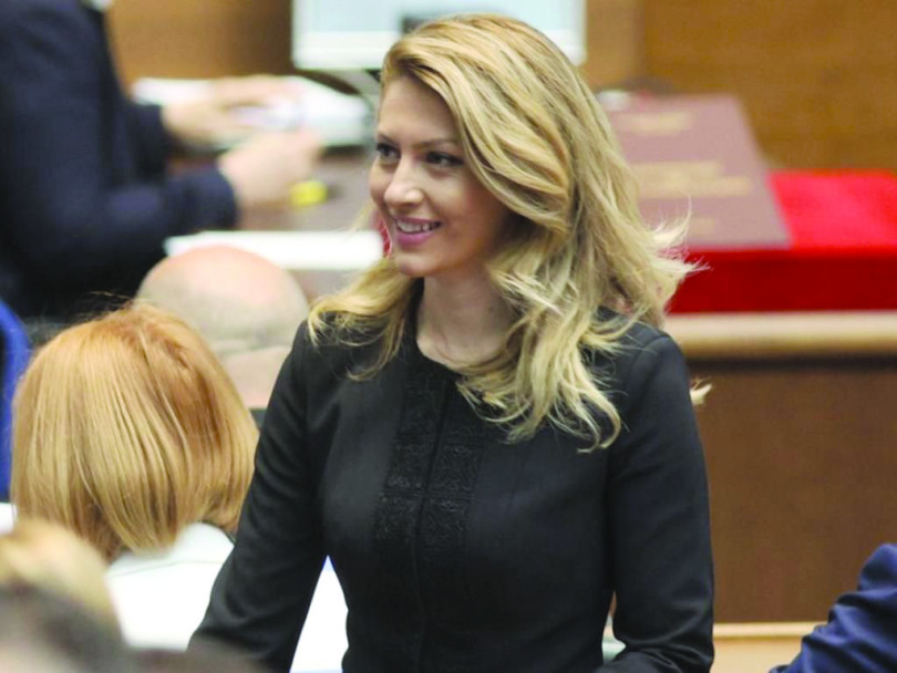 Рая Назарян – модната икона на парламента   СНИМКИ