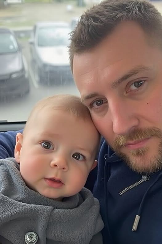 Платих за билета на врачка, докато водех едногодишния си син на лекар  тя ми пъхна бележка, преди да си тръгне