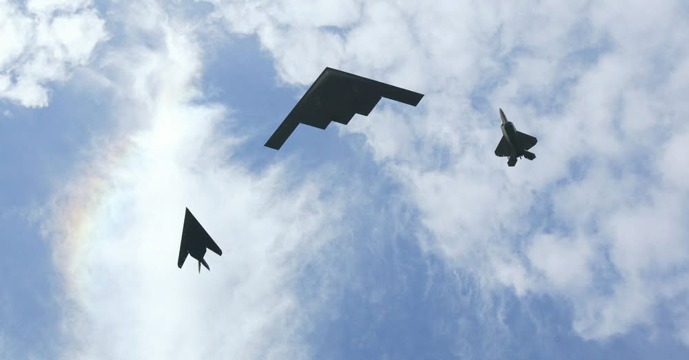 САЩ пращат на 9200 км от Иран бомбардировачи B-2, единствените способни да унищожат ядрената програма