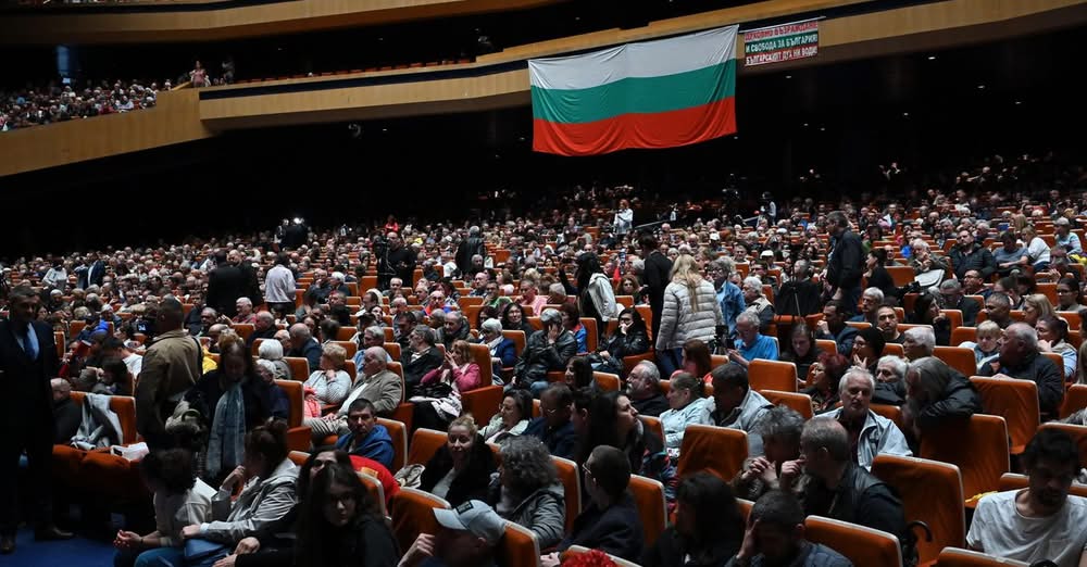 Обявиха национален протест на 31 май в защита на лева, противниците на еврото търсят подкрепа от Тръмп, Орбан и Фицо